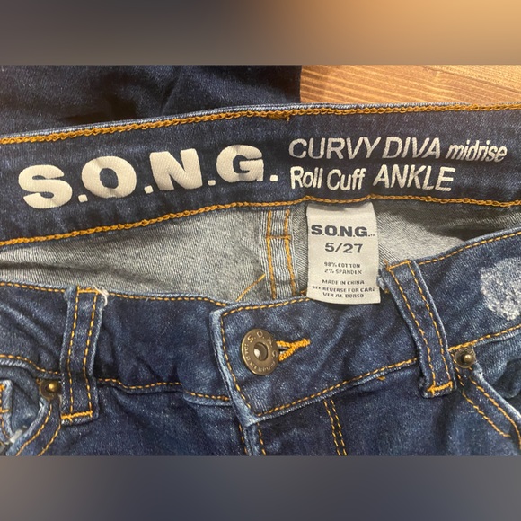 Distressed Jeans - Picture 3 of 3